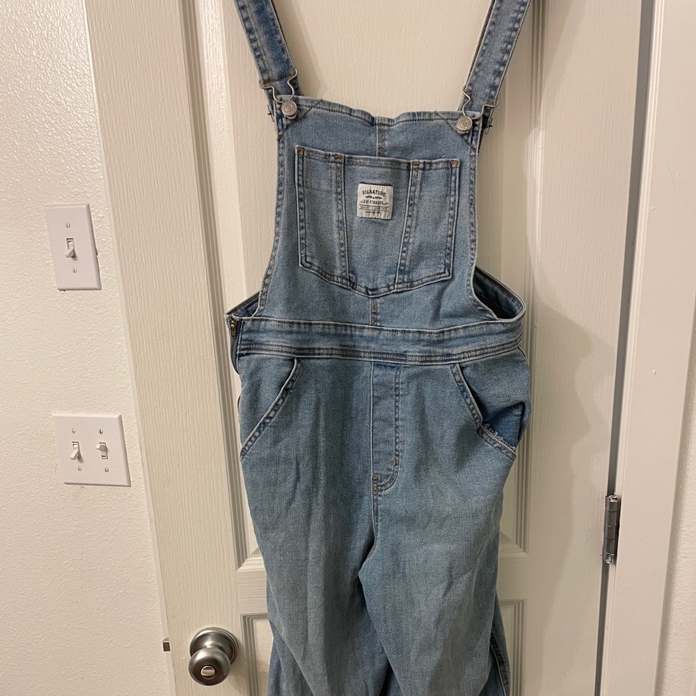 Signature by Levi Strauss Light Blue Denim Women’s Overalls Size Medium